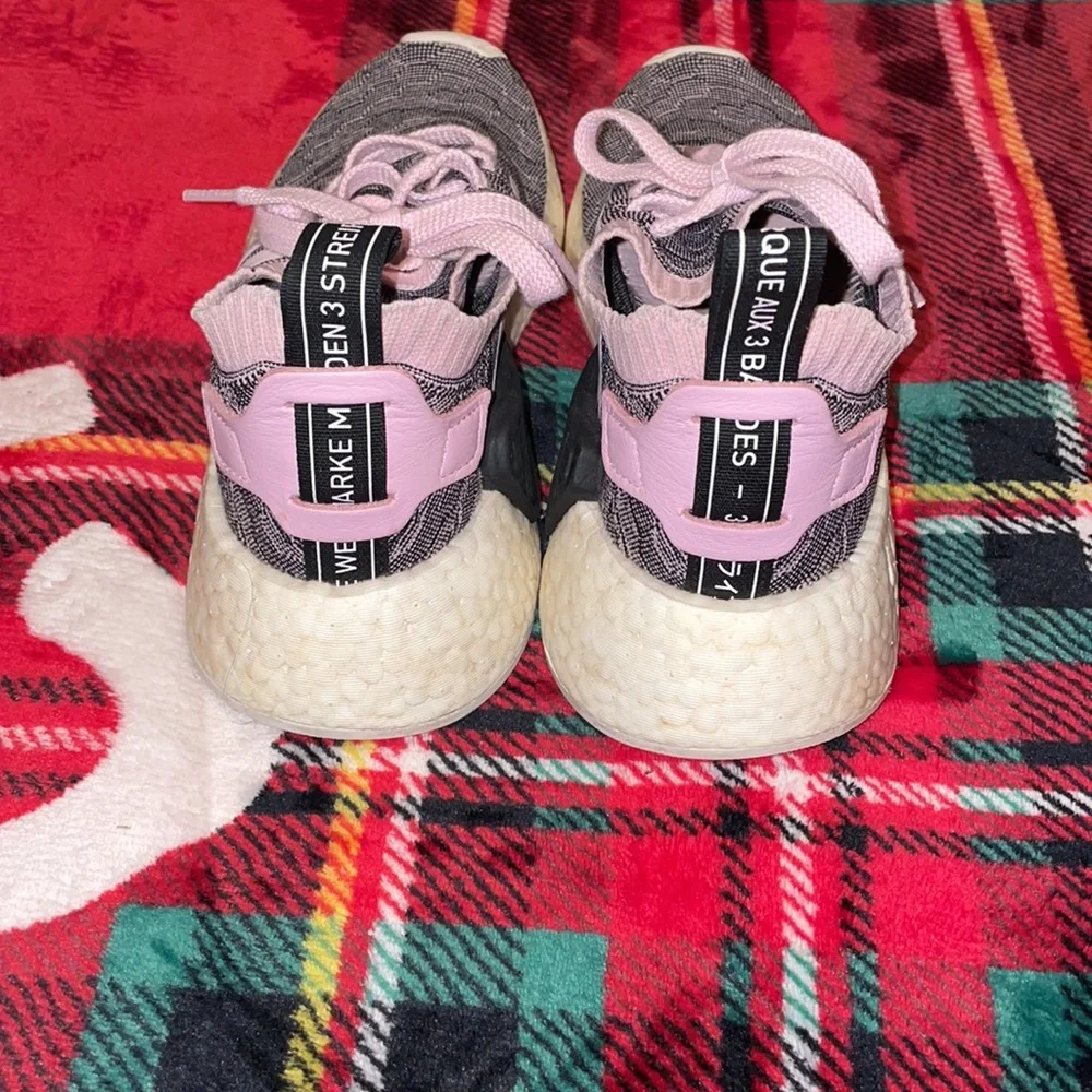 ADIDAS NMDs R2 💗 - Picture 3 of 7